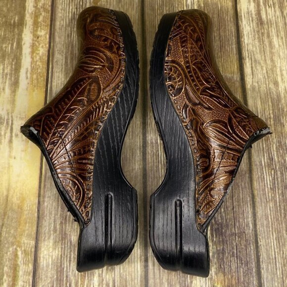 Dansko Stamped Leather Professional Clogs Women's Size 39 (US 8.5-9) - Picture 3 of 11